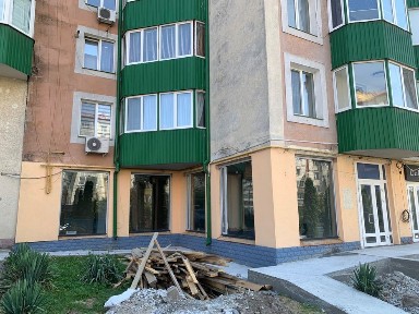 Здається в оренду оупенспейс фасадне приміщення на Героїв Майдану