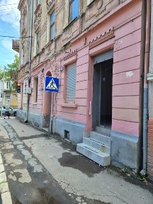 Оренда фасадного приміщення на куті Антоновича-Залізняка