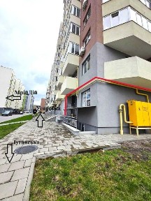 Оренда фасадного комерційного приміщення по вул. Угорська, 14