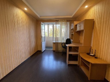 Здам квартиру Космонавтів 1ст