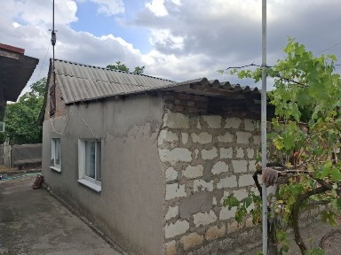 Два будинки на одній земельній ділянці