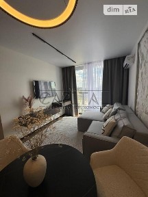 Причальна вулиця, район Дарницький, Київ, вул. Причальна 8 • ID 34719984