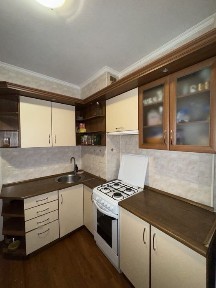 Здається 2 кімнатна квартира на Карачунах