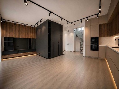 Сучасний будинок з ремонтом 127 м² - 12 хв до Буковелю : сучасний будинок із ремонтом на фінальній стадії