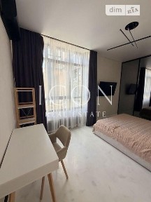 Редьчинська вулиця, район Оболонський, Київ, метро Героїв Дніпра, вул. Редьчинська 5 • ID 34722917