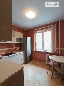 Київ, Анни Ахматової вул., 43