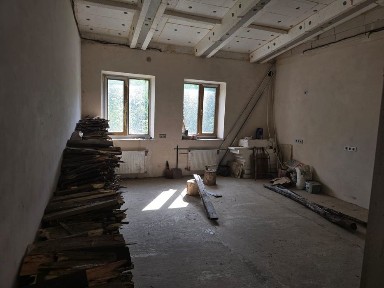 Продається виробничо-складське приміщення в Чернівецькій області, 20км від кордону з Молдавією