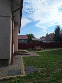 Оренда будинку на вул Коновальця- Опришівці