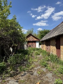 ; ) Будинок цегляний 3 кімнати | 35 соток | господарські будівлі