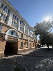 Продам Трехкомнатную квартиру в центре Югока проспект Южный Ингулецкий район.