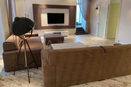 Без% Гончара 47б 4к квартира 200м2 2 поверх