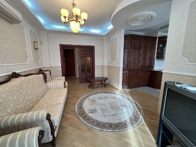 ‼️ центр Оренда великої однокімнатної квартири 60м2 з класичним ремонтом Сталінка Кловський узвіз 17 метро Кловська