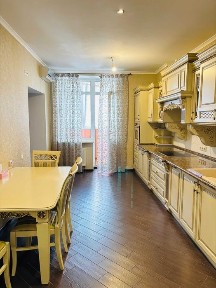 Квартира в Новобудові, Метро 