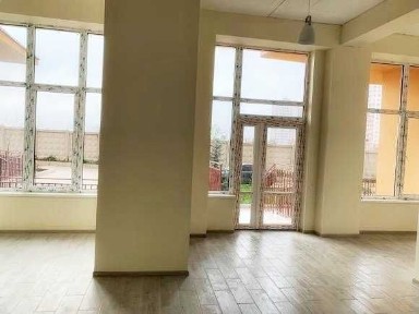 Продається комерційне приміщення на Таїрова вул. Небесної сотні