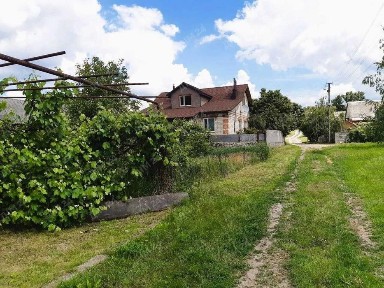 Нові Санжари. Будинок на березі річки