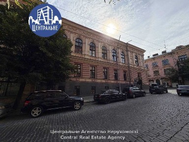 Оренда приміщення з окремим ФАСАДНИМ входом в самому центрі м. Чернівці (р-н Театральної Площі / Обл. Ради).