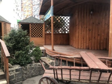 Оренда готовий бізнес заклад харчування центр з літнім майданчиком