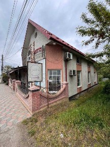 Продається комерційне приміщення в центрі Лужан