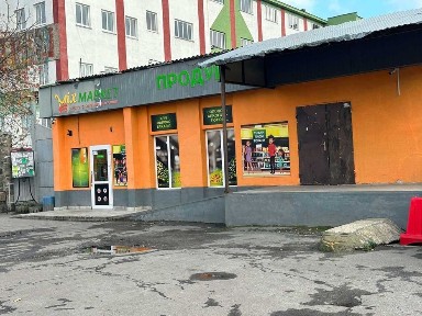 Продаж склад магазин з орендарями на Максима Шимка