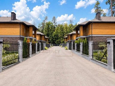 ПРОДАЖ преміального будинку в КИЄВІ - 180 м² з двома терасами та ділянкою 4,4 СОТКИ. БЕЗ КОМІСІЇ. ЗАКРИТЕ КОТЕДЖНЕ МІСТЕЧКО. М. ЖИТОМИРСЬКА.