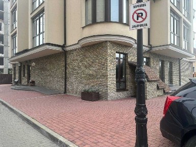 Нежитлові приміщення з власним входом, площа 60.3 кв. м.