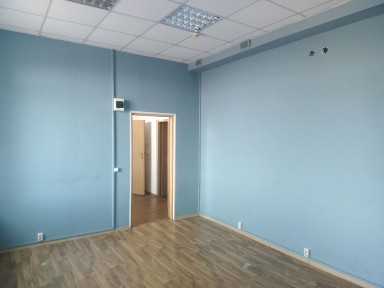Офіс з трьох кабінетів з кондіціонером та водою 52 м²