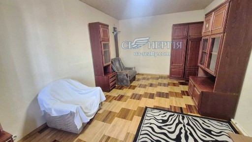 2-кімнатна 52 м. кв. Чорнобильська, 17 метро Академмістечко
