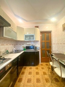 Бровари, Чорних Запорожців, 3 кімнатна
