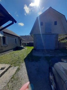 Квартира в бараку з гаражем та городом