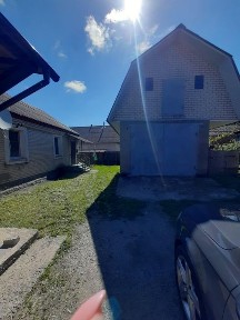 Квартира в бараку з гаражем та городом