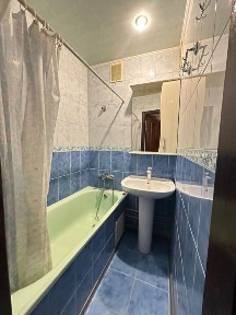 Інститут звʼязку поруч АТБ