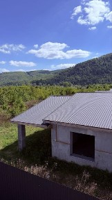 Продам будинок з гарними краєвидами серед гір.
