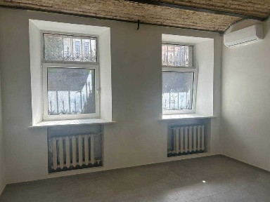 Продаж нежитлового приміщення 76 кв. м. центр. Володимирська вул.