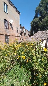 Частина будинку у центрі (вул. Запоріжська, 5 у дворі) АЕО, зручності в будинку. Газ є. Можна під склад