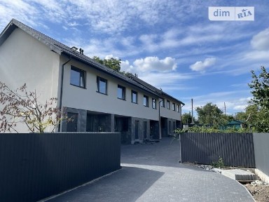 Продаж 3 поверхового таунхауса з ділянкою на 1 сотку, 115 кв. м, 2 кімнати, на вул. Центральна 5 • ID 34742229