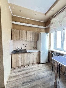 D1M Продам гостинку, все своє. Ремонт, меблі. Центр міста.