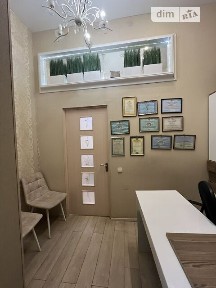 Продаж офісного приміщення 17 кв. м. на 1 поверсі на вул. Лесі Українки 37, двоповерхова будівля • ID 34741856