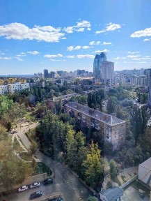 Здається 3-х кімнатна квартира по Євгена Коновальця