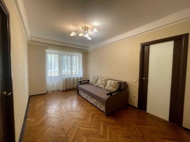 Двокімнатна квартира цегляний будинок в довгострокову оренду поруч з метро Шулявська вул. Капніст 10А