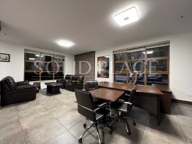 Оренда офісу з окремим входом ARCH HOUSE Богдана Хмельницького / Пирогова Золоті Ворота