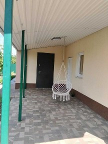 Затишний одноповерховий будинок у с. Стасі із доглянутою територією та всім необхідним для комфортного проживання.