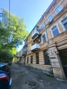 1-кімнатна в центрі біля Нового базару