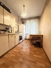 Продам 3 к квартиру в 9 поверхоаому будинку