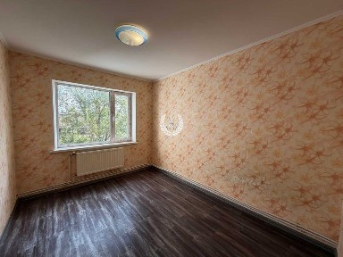Продаж 2- во кімнатної, смт. Куликівка (вул. Миру)
