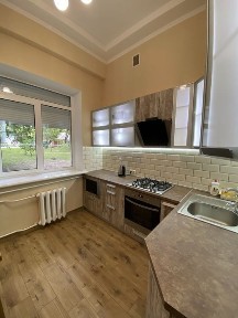 Продам 3х кім. сталінку в центрі.