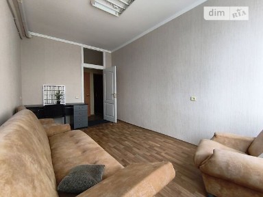 Продаж офісного приміщення 34.6 кв. м. на 3 поверсі на вул. Гетьмана Мазепи 29, чотириповерхова будівля • ID 34745305