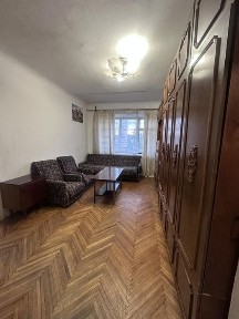 Продам 2 кім. кв біля універмагу Прикарпаття. Постанови