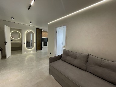 Продаж квартири з дизайнерським ремонтом та меблями