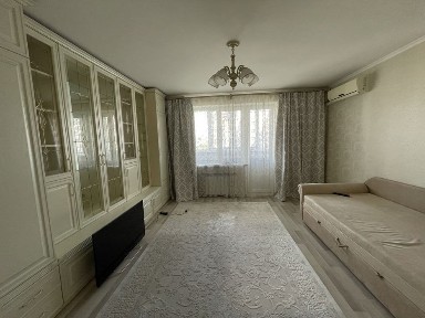 Продаж 3х кімнатноі квартири біля метро Святошин