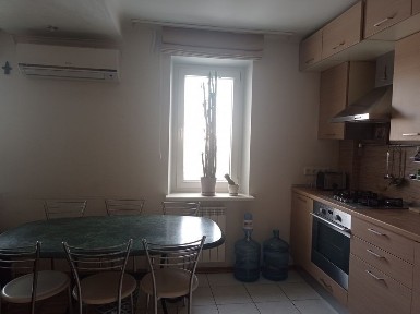 вул. Автозаводська 7-А, продам 3кімн. квартиру.